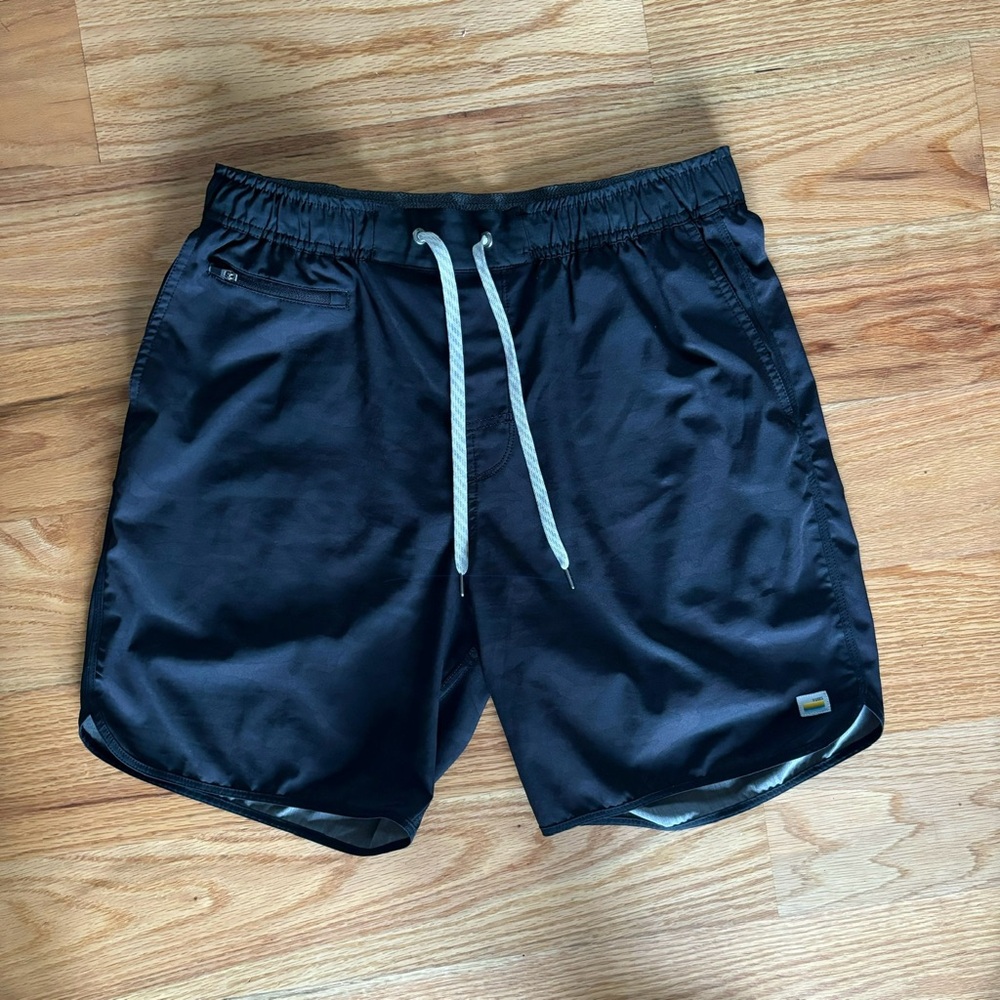 Vuori Banks Short Size Large Black Camo